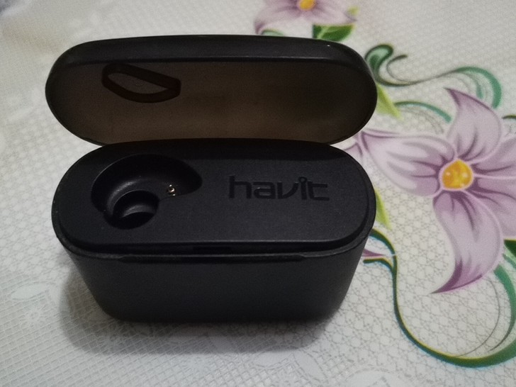 耳机仓一个，无耳机无线只有机仓品如图