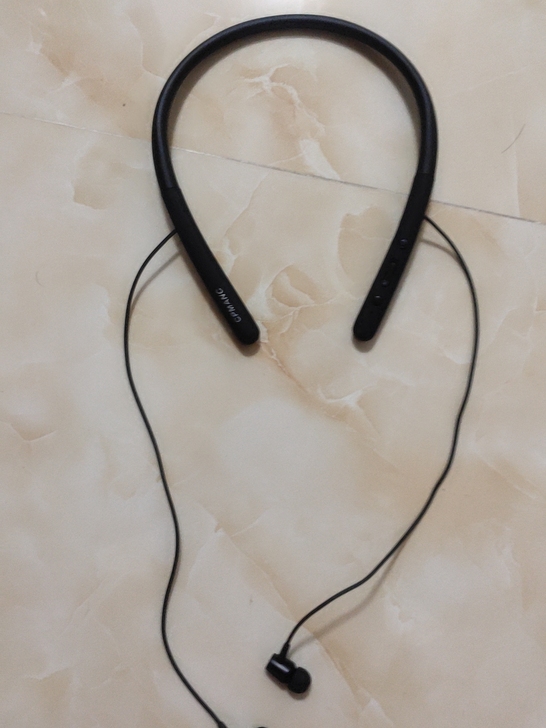 挂脖式蓝牙运动耳机，闲置出卖，刚买回来没多...