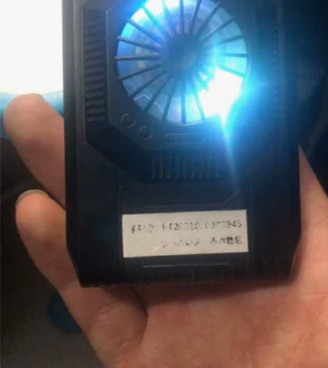 半导体手机散热，硅胶片被小孩扣的有缺口不影...