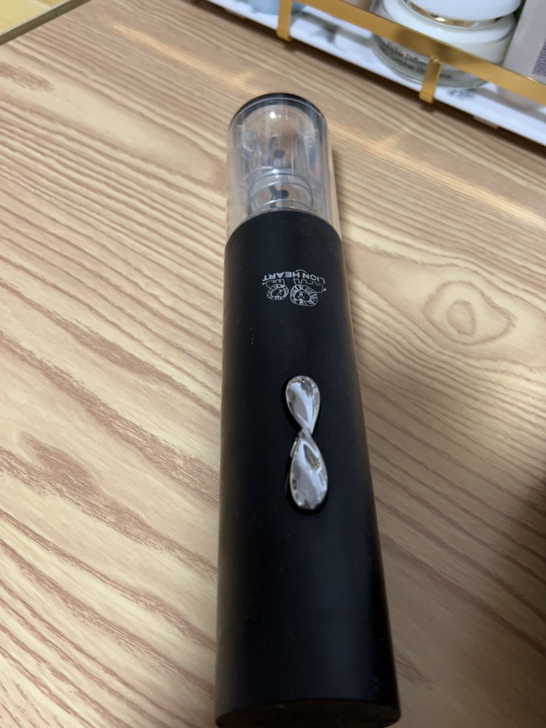 电动红酒开瓶器！非常的方便省劲 买即送电池