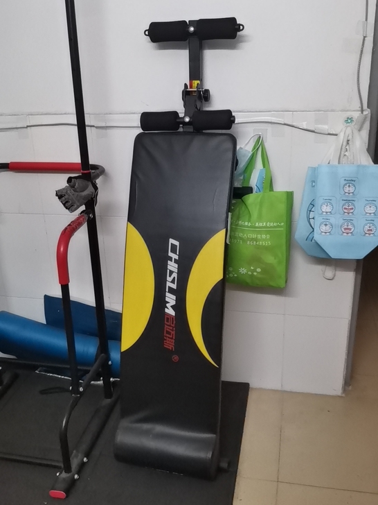 仰卧板,拱形的。没用多少次。