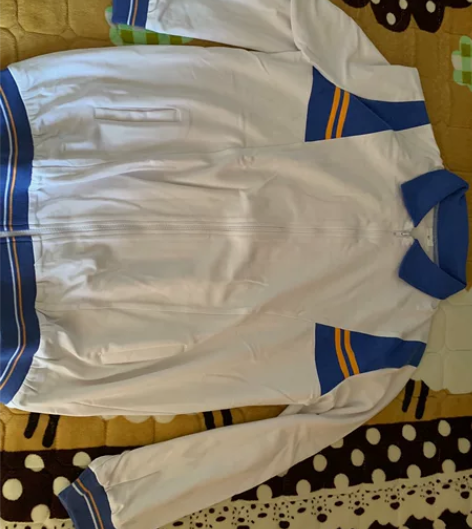 全新中学校服一套,适合170~180身高。...