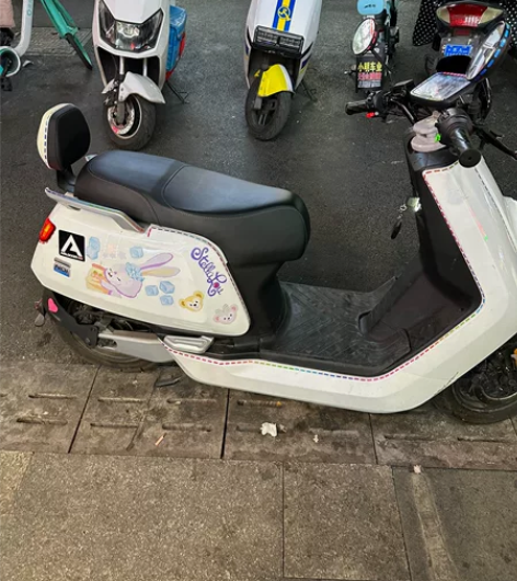 出小牛电动白牌不可以过户，5月购买使用10...