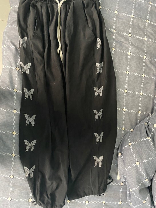 休闲束脚裤，版型好，穿起来特别舒服，由于本...