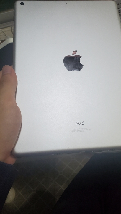 出一个ipad9 2021，银色64g。激...