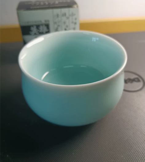 此杯子为龙泉青瓷四小龙之一的徐象龙，人称纳...