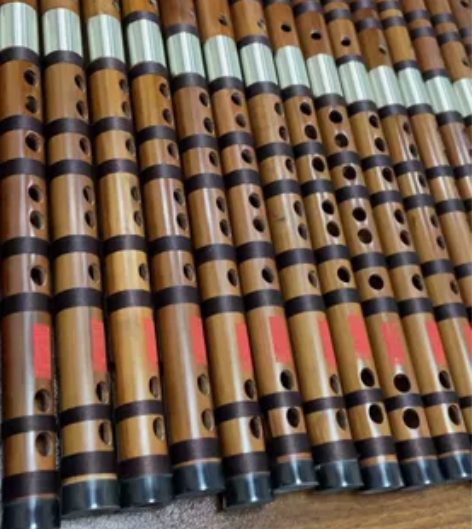 有GFCDE A等多种调可选择。开了个琴行...