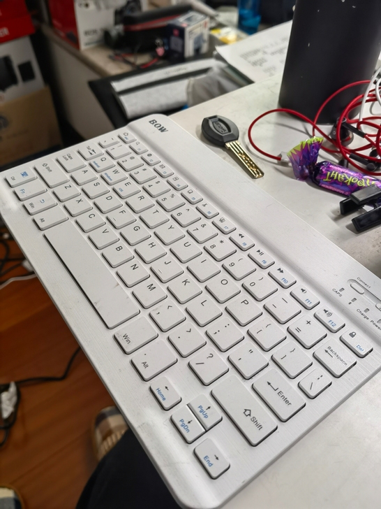 bow蓝牙键盘，9成新，平板笔记本都可以连...