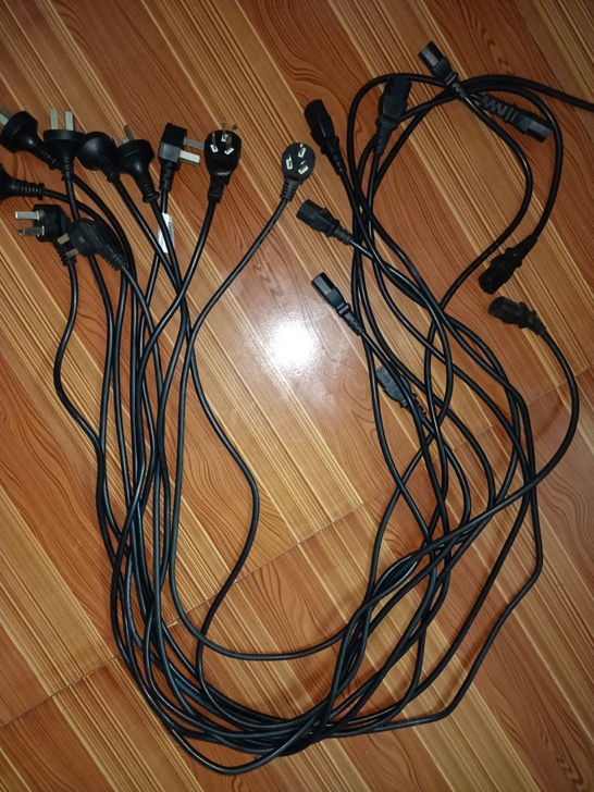 台式电脑显示器主机通用电源线有十几根便宜卖