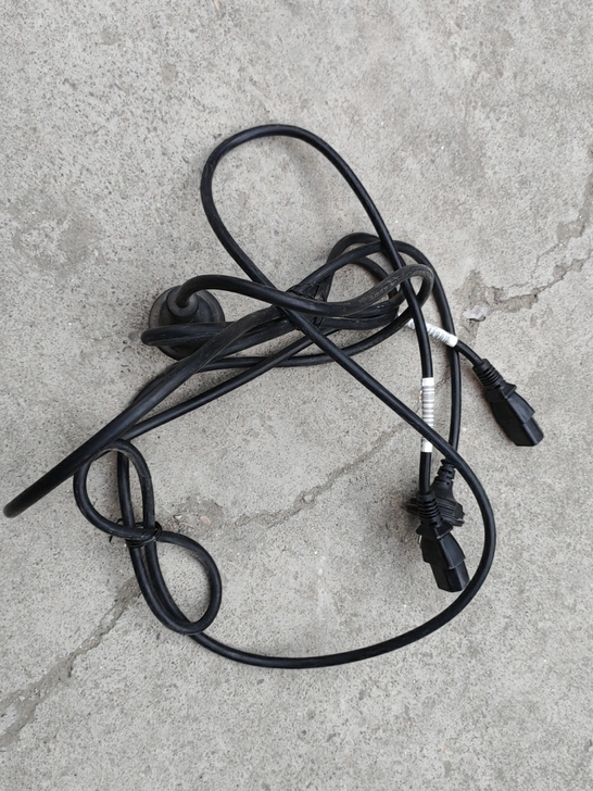 主机电源线  两条