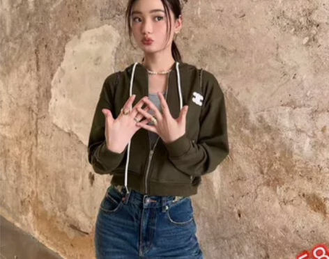 小七EISlSSl早秋时尚休闲风连帽抽绳贴...