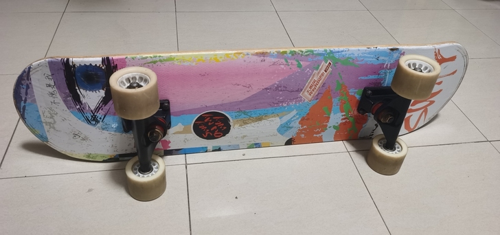 大轮双翘滑板，可作为初学者第一块！