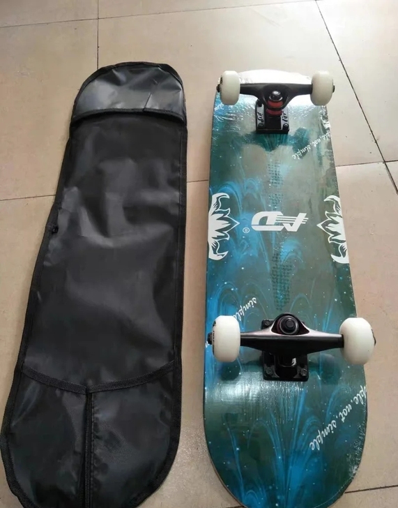 原装品牌滑板全新 双翘四轮，包装完好，有塑...