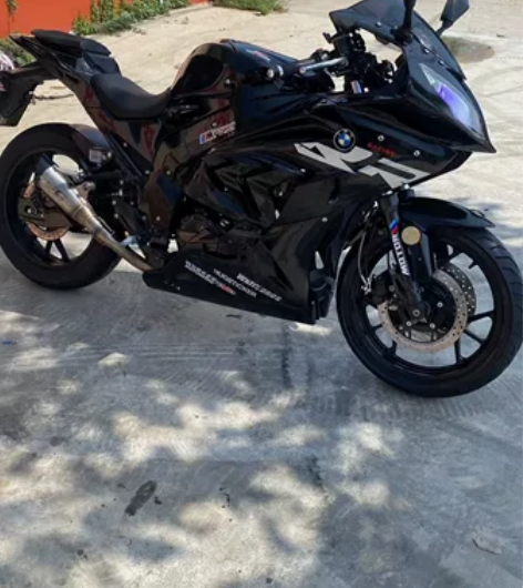 宝雕摩托车双R跑车，经典大小眼，sc排气声...