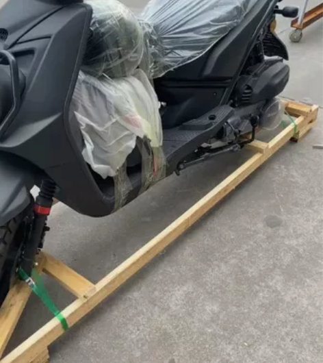 踏板摩托车,2022年9月份购买。手续发票...