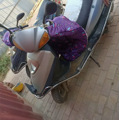 二手踏板摩托车出卖，有合格证，没有牌照，车...