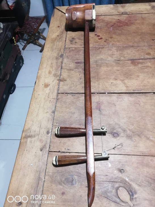 孔雀牌老二胡。按图发货，售后不退不换不议价。