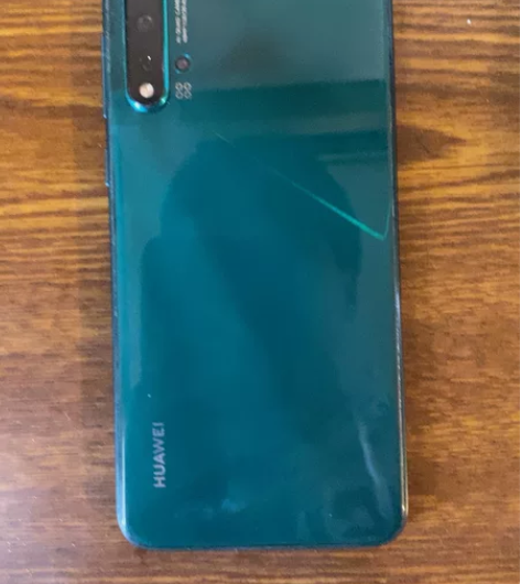 华为nova5pro。8+128 有细微磕...