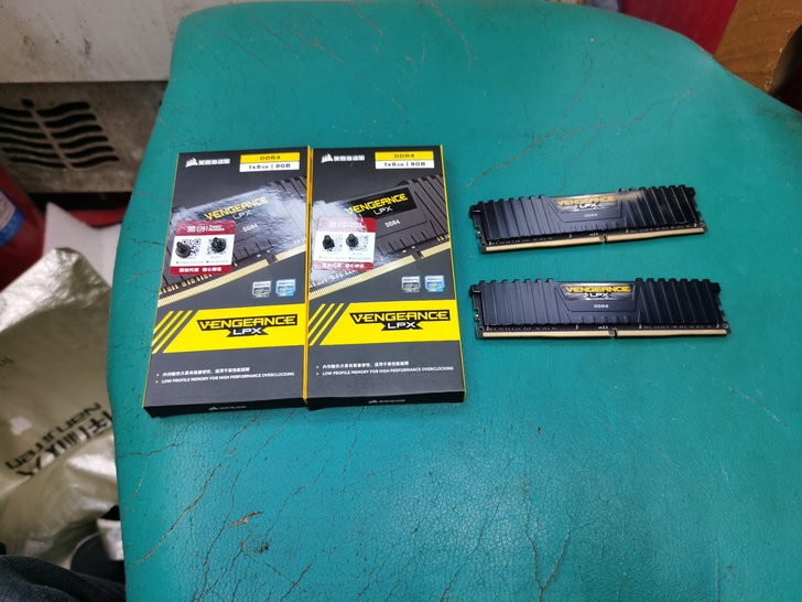 海盗船8G DDR4 3200台式机电脑主...