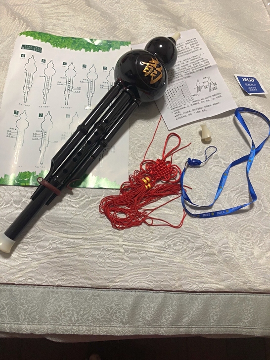 葫芦丝。买回来本来是送孩子的。结果不喜欢。...