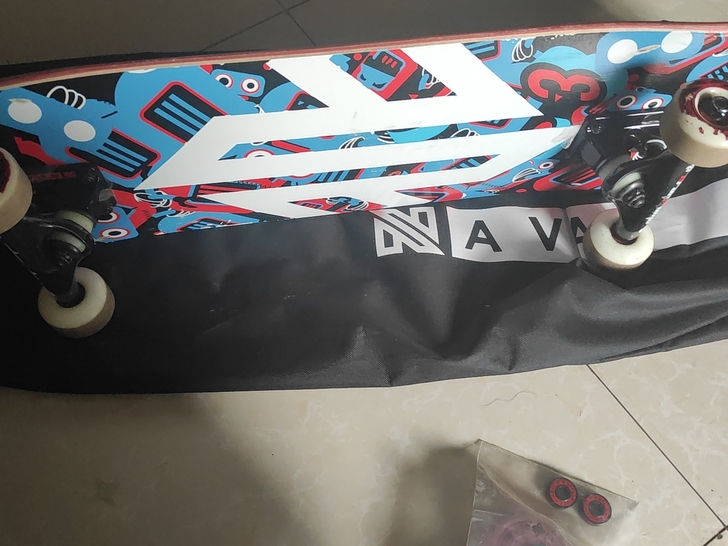 NAVA花式板,买回滑过两次,不想玩了。