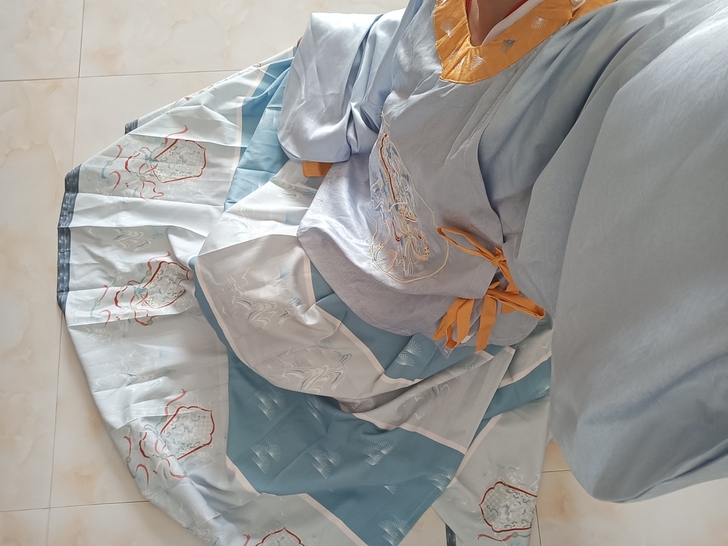 下裙太长了，156的我不配（送剧本杀）