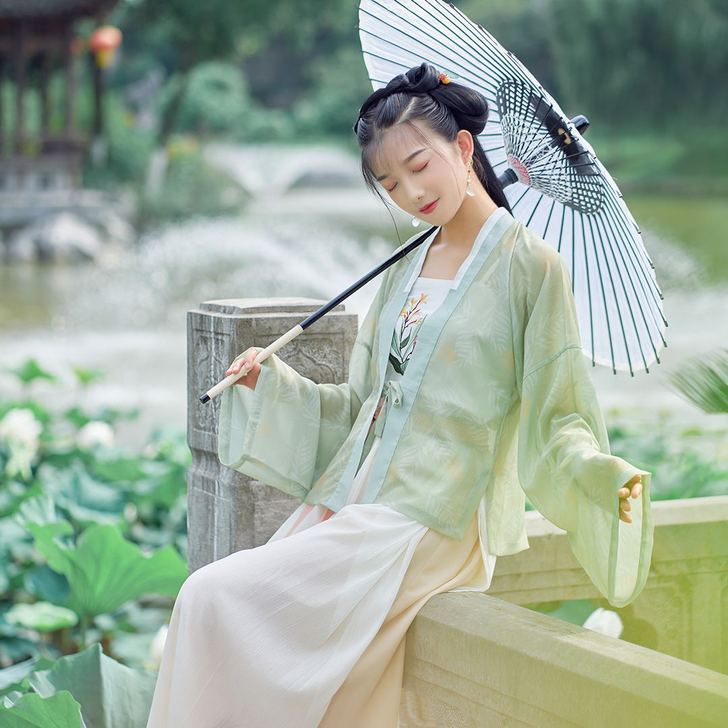   仅穿一两次，九成新