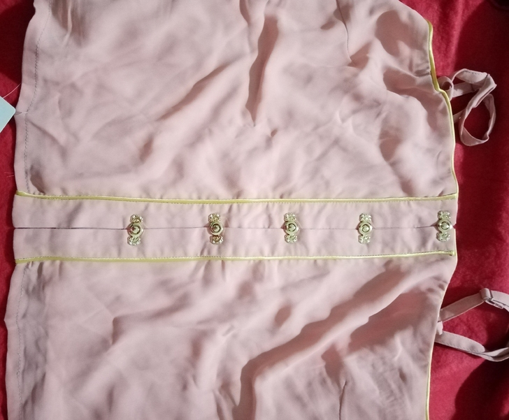 花朝记粉色主腰m码    全新带吊牌  肩...