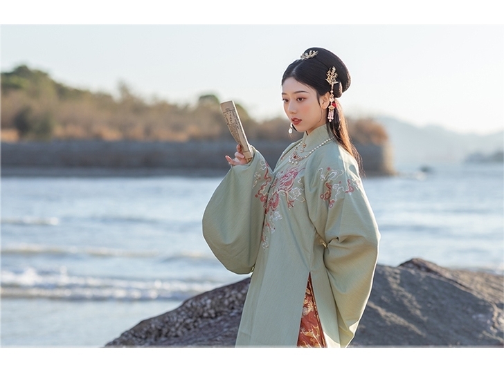 【鲤跃龙吟】花朝记汉服竖领大襟长袄烫金4....