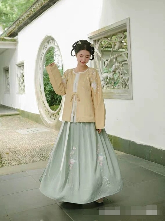 【袅袅】倾杯序原创圆领对襟直袖短袄齐腰袄裙...