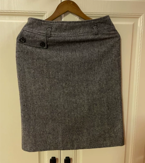 灰色毛料一步裙，低价转让 售出不退 感兴趣...