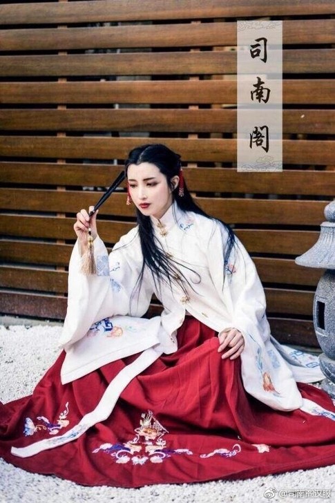 司南阁 画屏 明制立领白色长袄重工绣花 m码