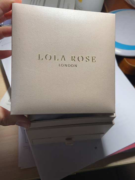 回血，出lola rose的手表盒子，出盒...