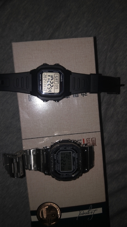 两个小方块黑色那个正品！银色那个咸鱼卖家入...