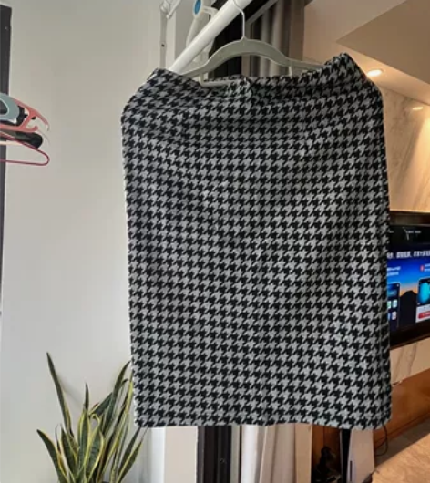 千鸟格，中裙 腰部有松紧 背部有拉链