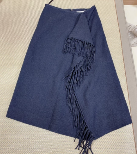 9成新秋冬款流苏中裙，微弹，很有设计感的一...