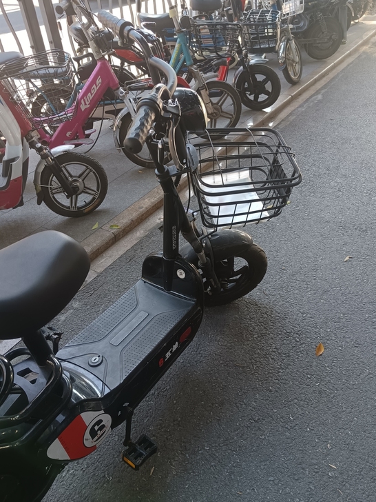 五羊电动车，可上牌。带充电器780元，七成...