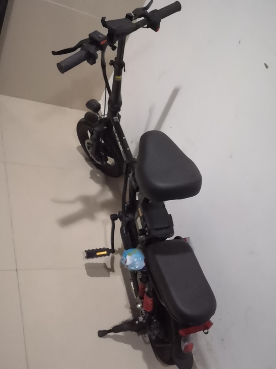 明顶几乎全新电动车，代驾专用