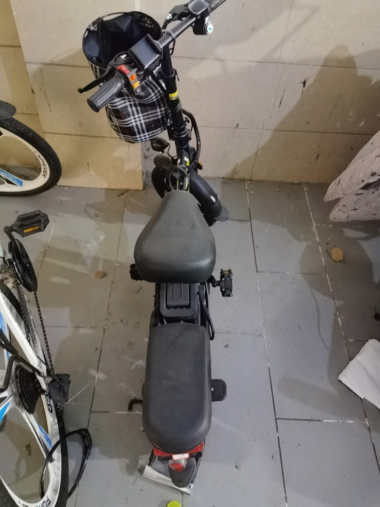 转手小型电动车，9月买的，因不会骑车安装好...
