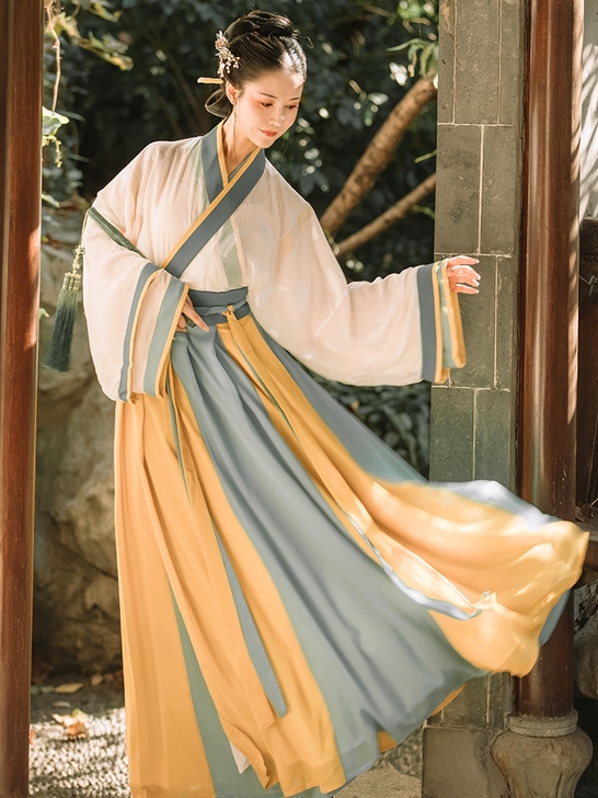 初潋月 汉服 晋制 箨兮