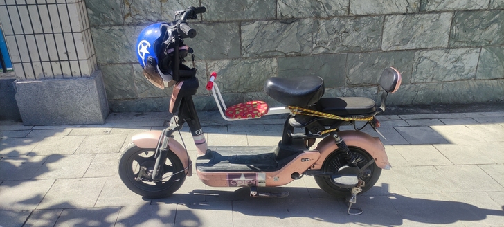 爱玛电动车48v锂电池 电池可以拆卸充电 ...