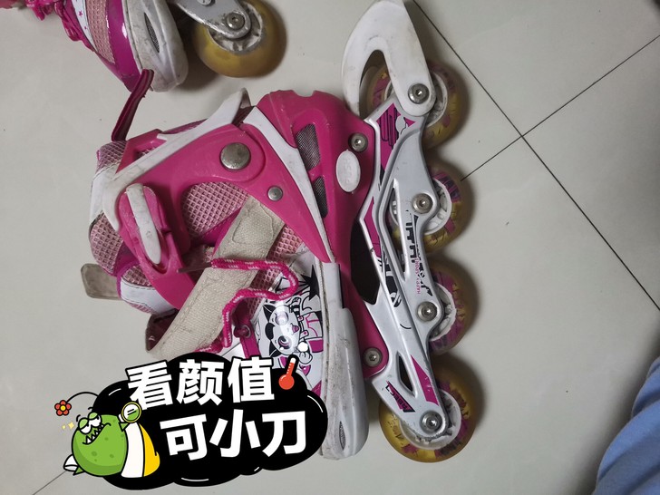 孩子穿小的轮滑现在用不上了便宜出！鞋码是3...