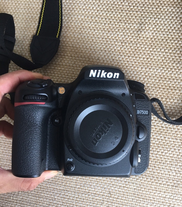 尼康7500D