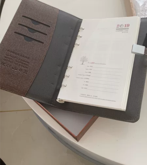 咖色 U盘电源记事本手账本 质感嘎嘎好 感...