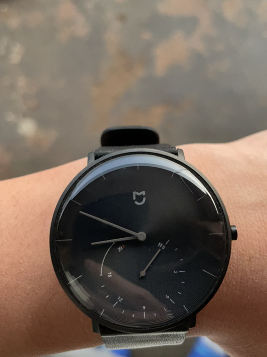 米家石英手表。忘记什么时候女朋友给我买的。...