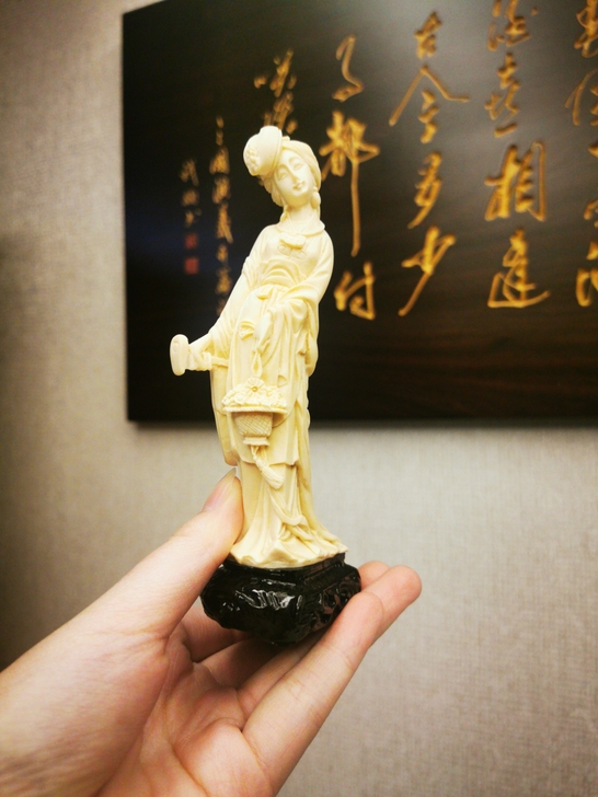 骨雕摆件，长16宽7厘米，脖子哪里有接口，...