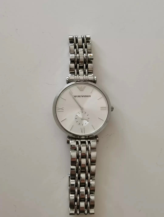 阿玛尼手表男,九成新,没怎么佩戴,正常佩戴...