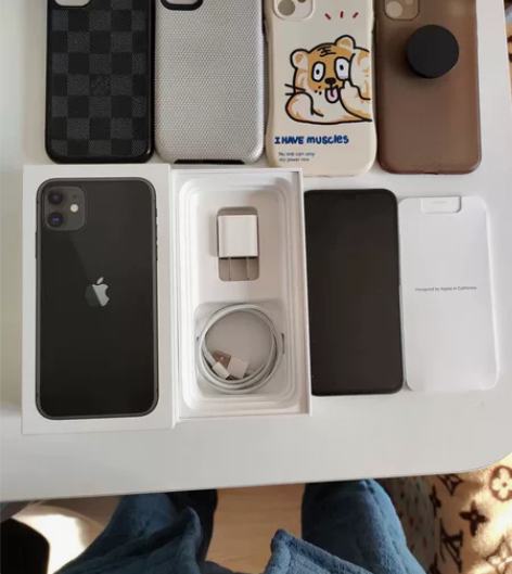 苹果11黑色，国行128g，原装无拆修，当...