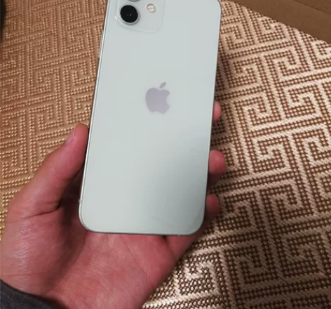 苹果12绿色 128 边框有磕碰。   图...