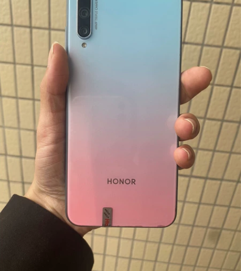 华为特价荣耀20 青春版 8+128  9...